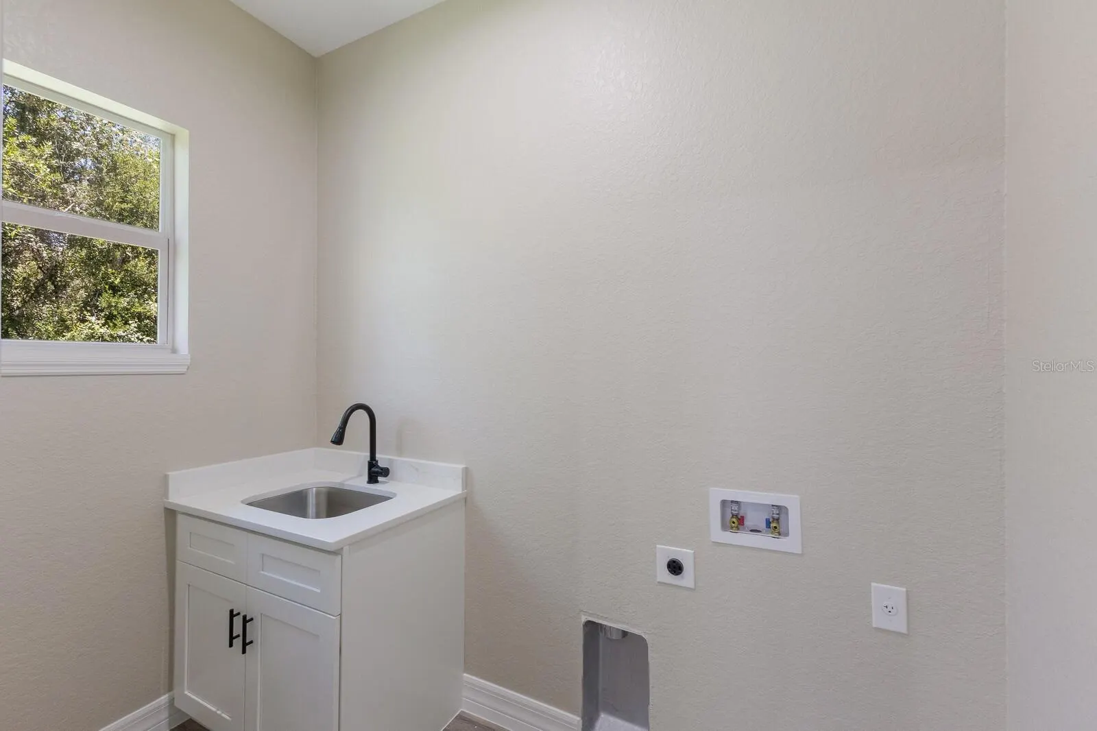 105 SPUR DR