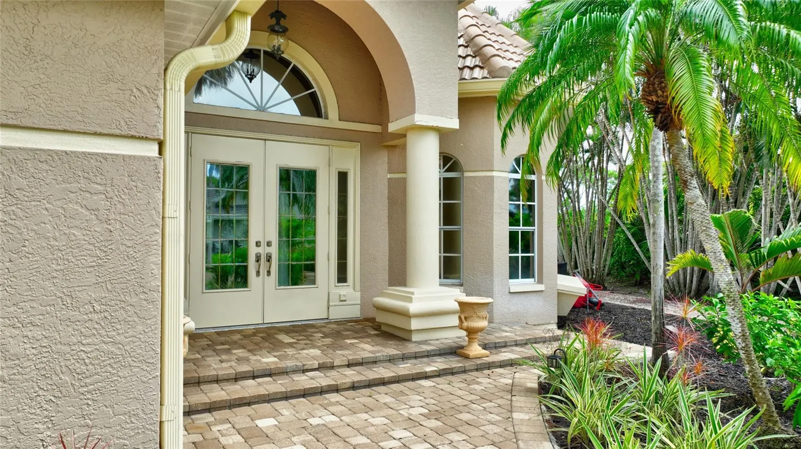 6030 KEY LARGO CIR