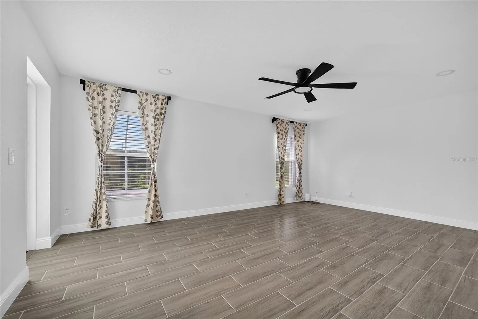 27069 ECUADOR DR