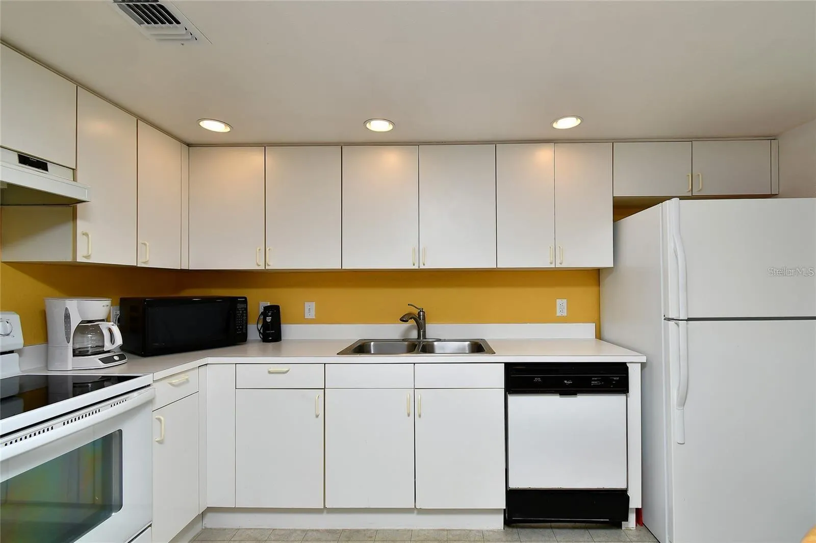 1051 FORREST NELSON BLVD #M-203, #M-203