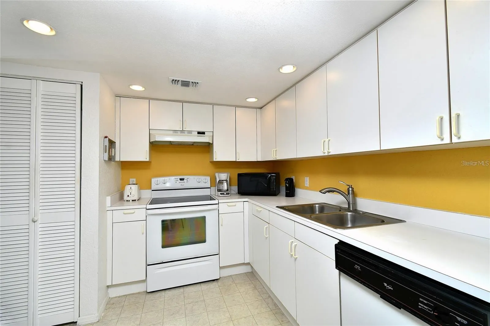 1051 FORREST NELSON BLVD #M-203, #M-203