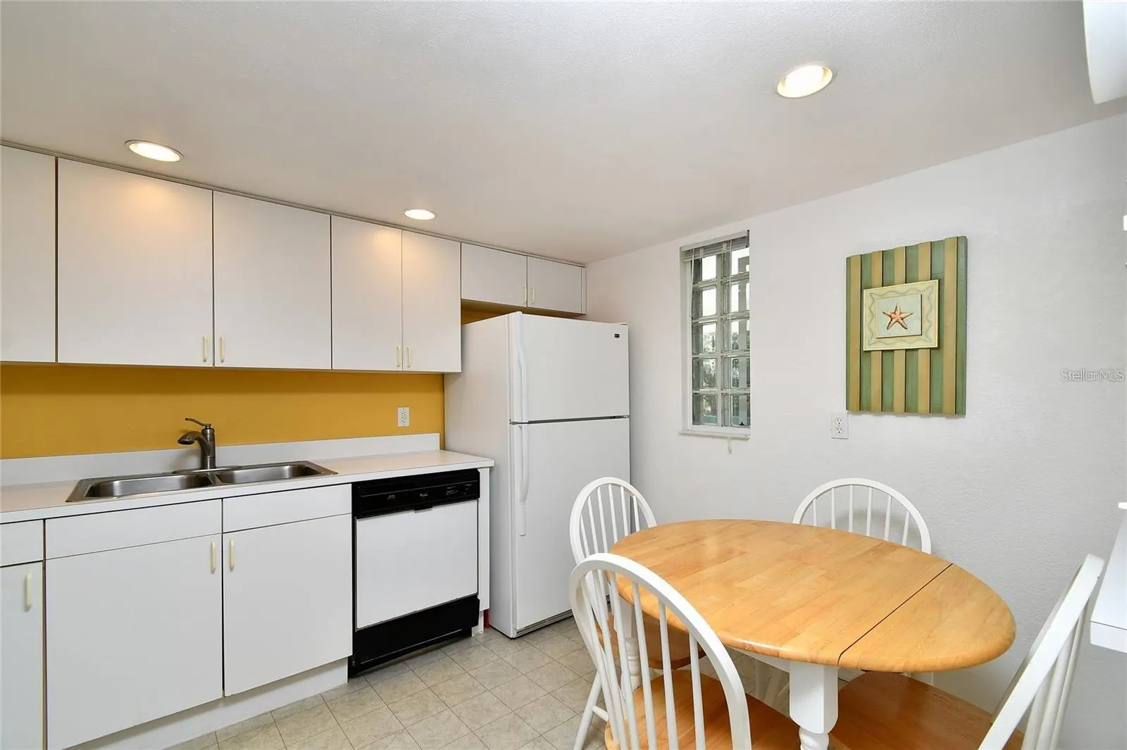 1051 FORREST NELSON BLVD #M-203, #M-203