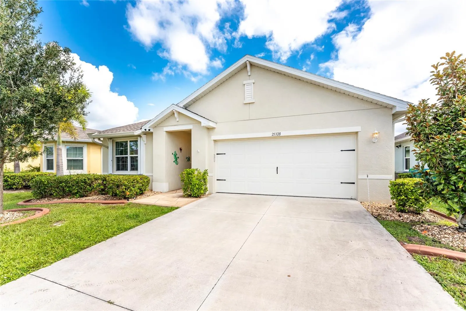 25328 E LENOX CIR