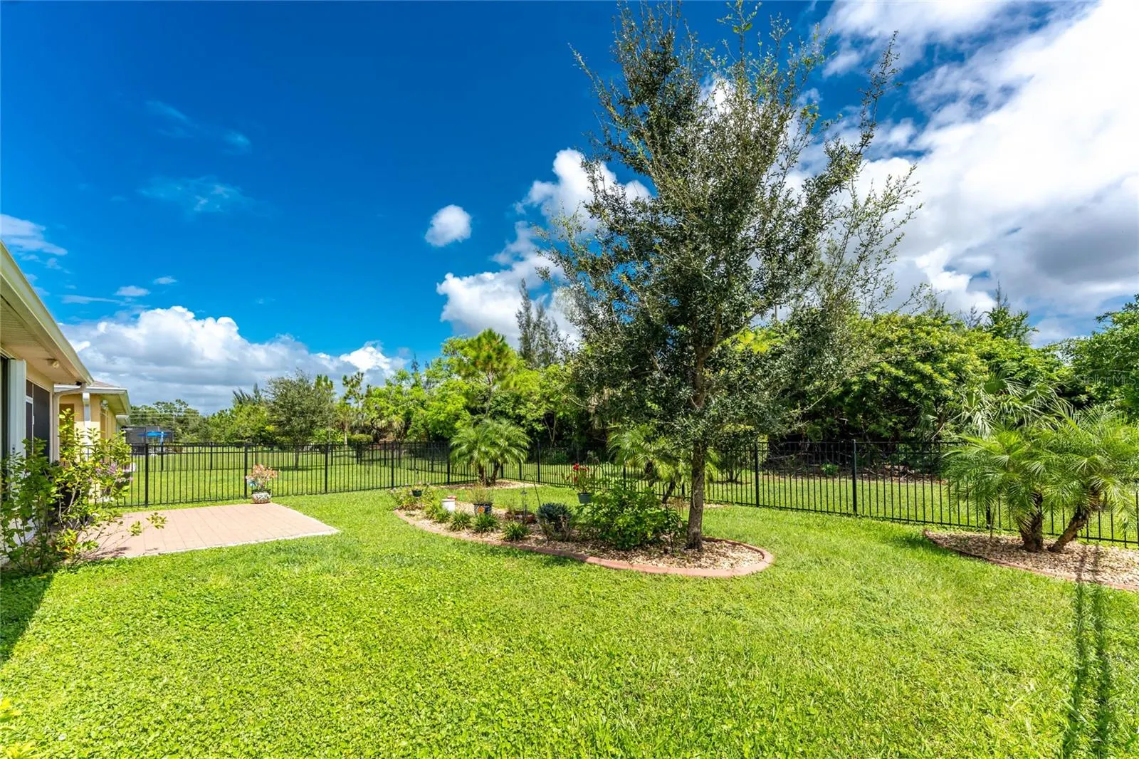 25328 E LENOX CIR
