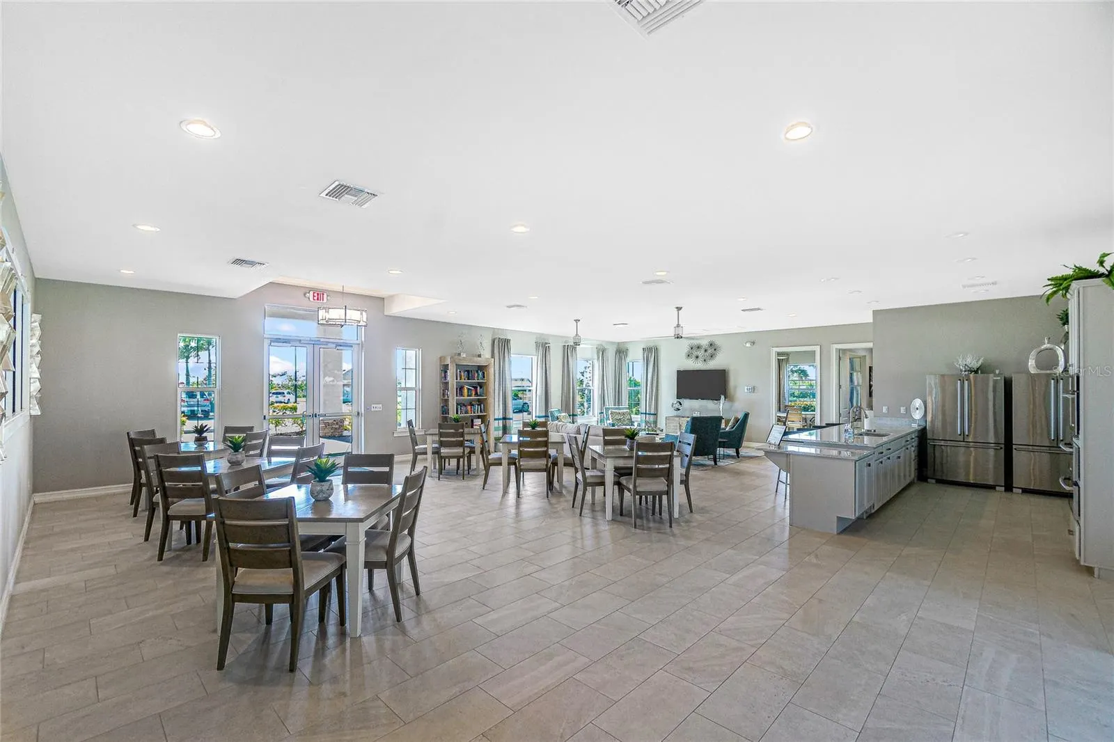 25328 E LENOX CIR