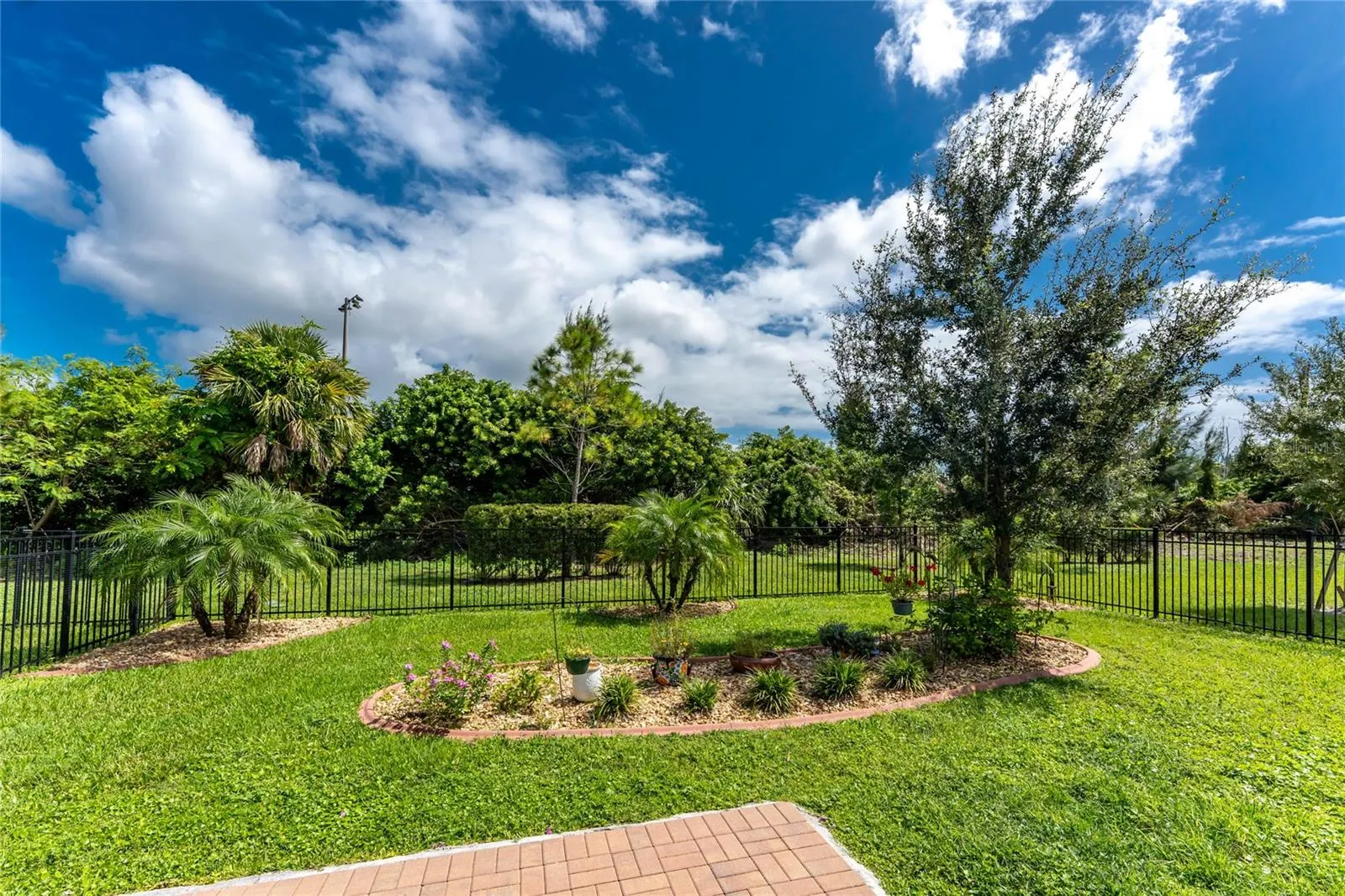 25328 E LENOX CIR