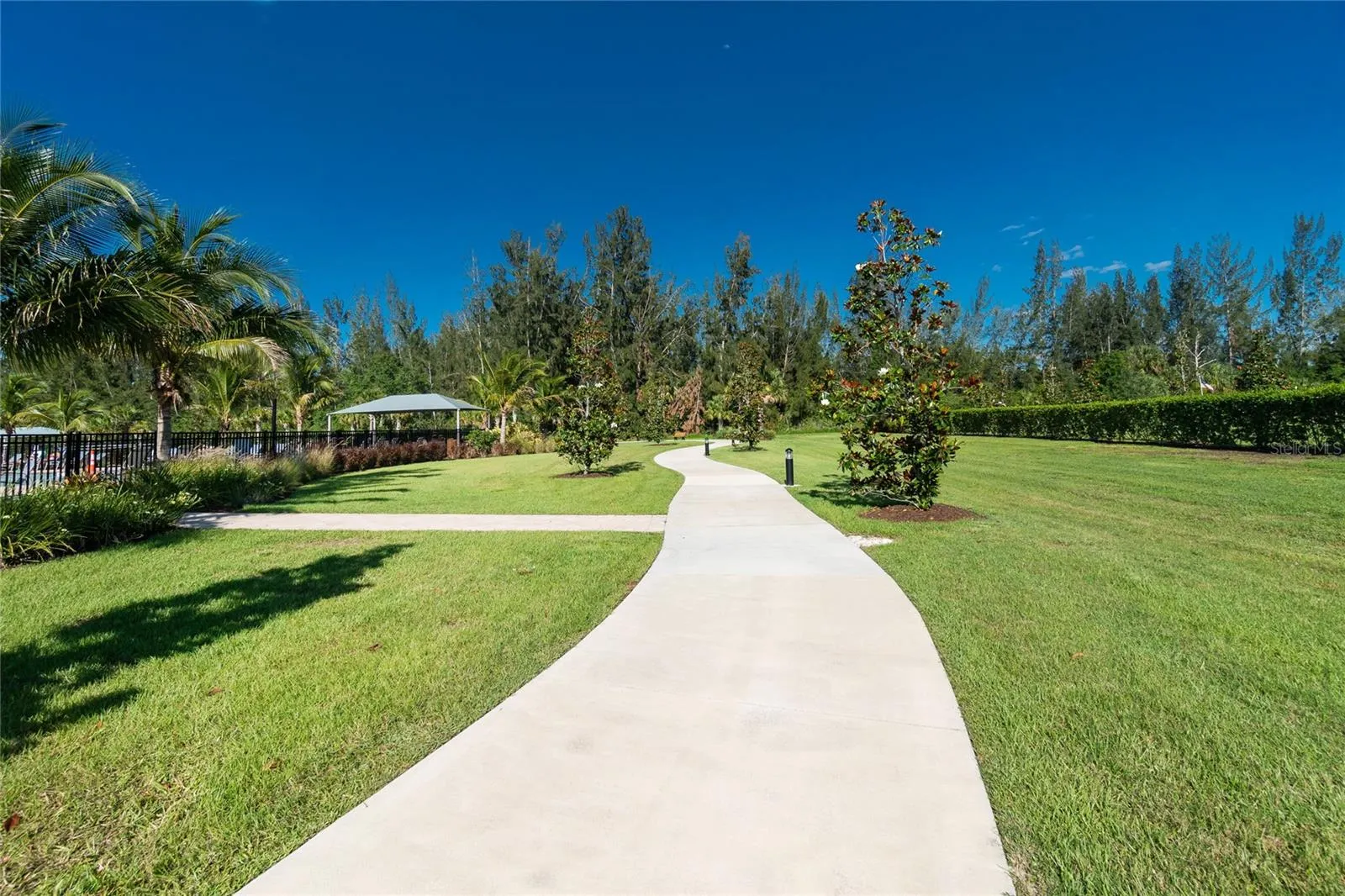 25328 E LENOX CIR
