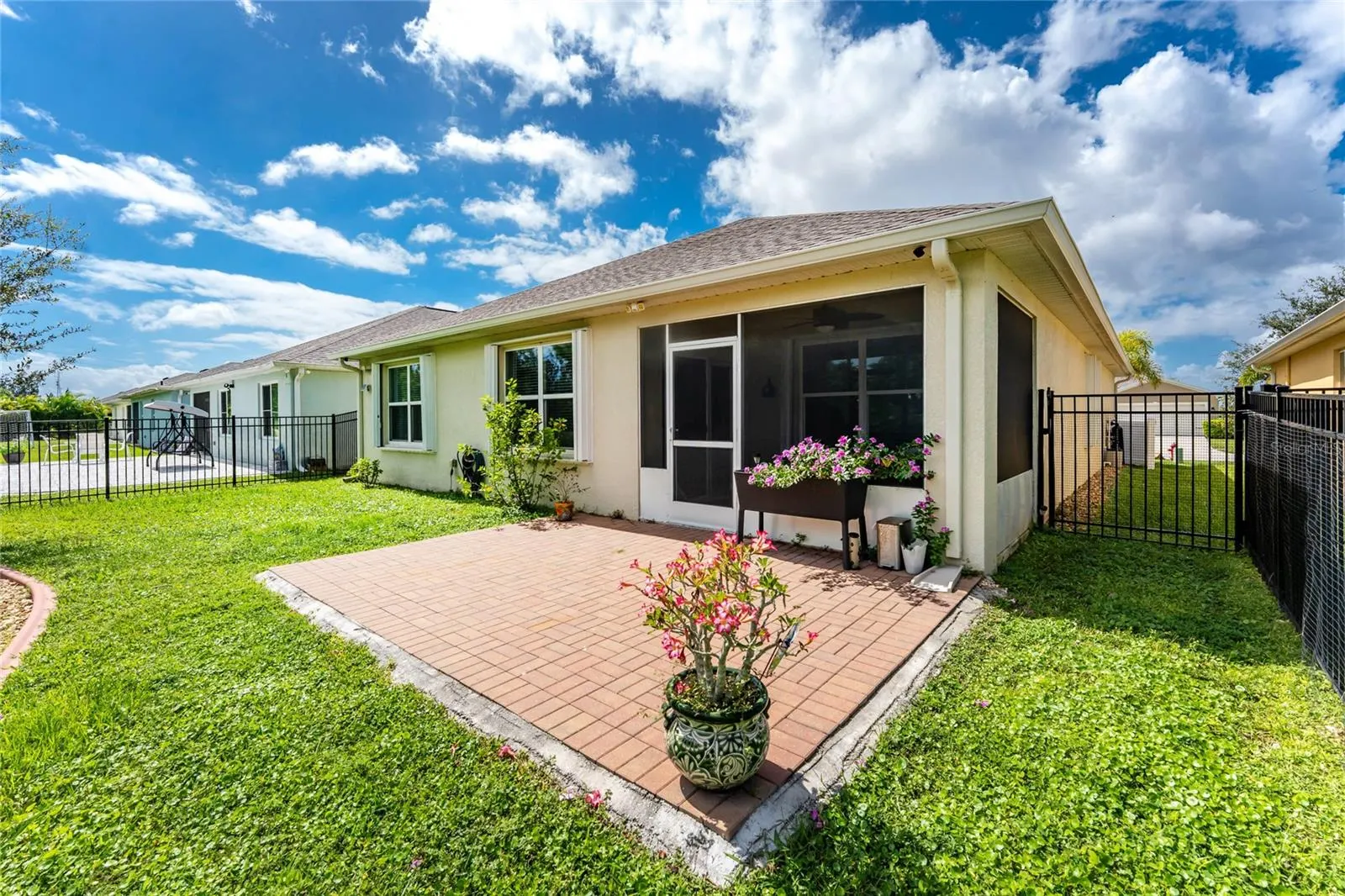 25328 E LENOX CIR