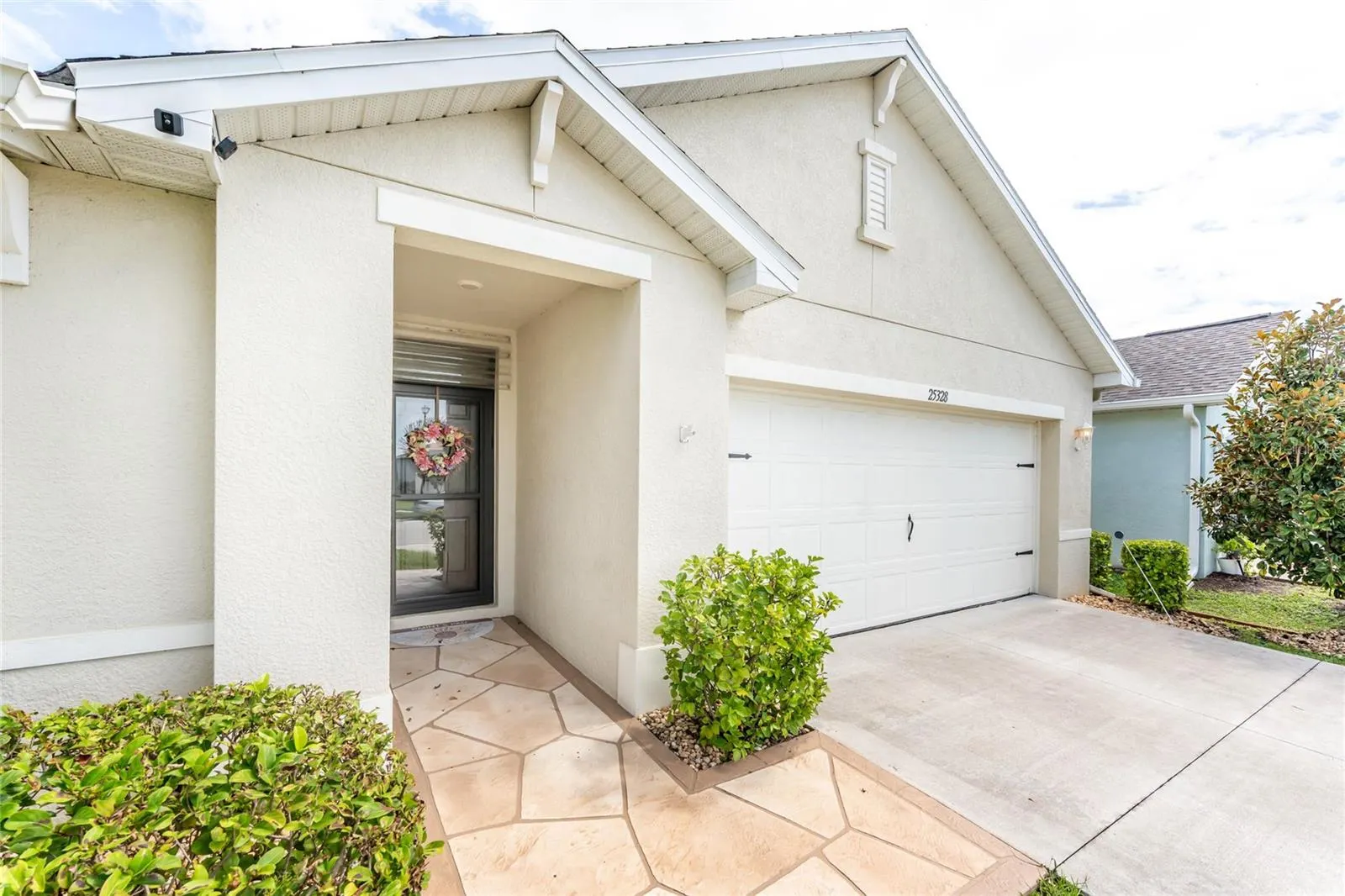 25328 E LENOX CIR