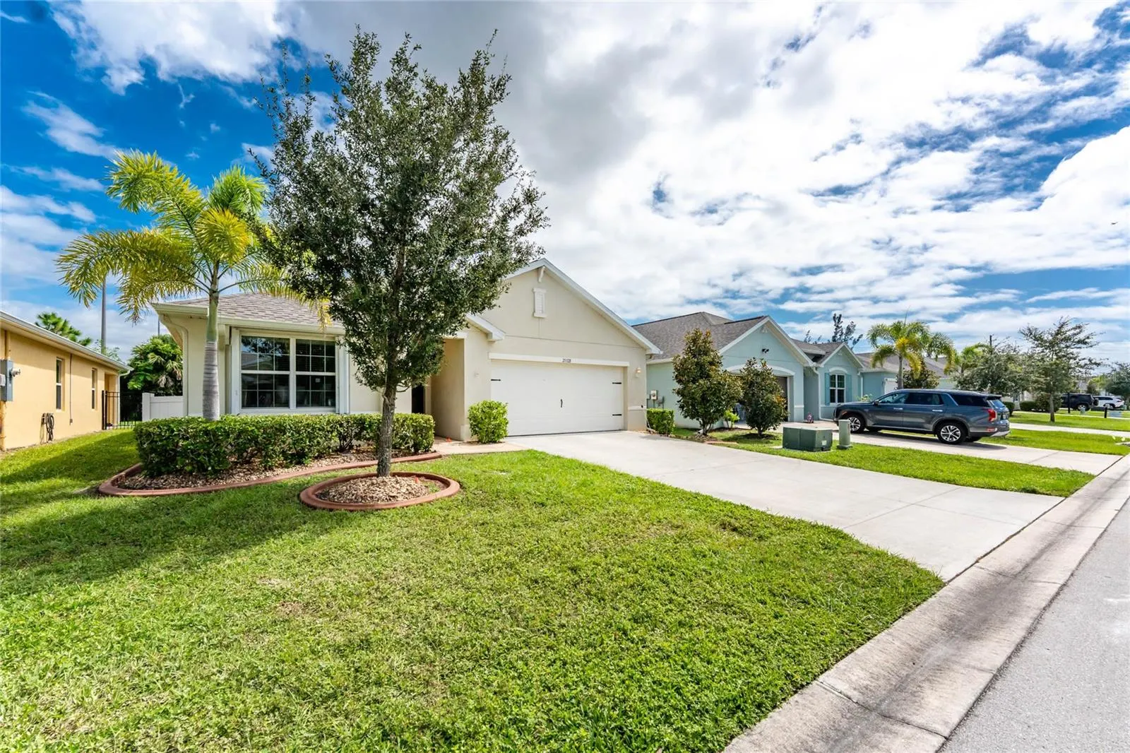 25328 E LENOX CIR