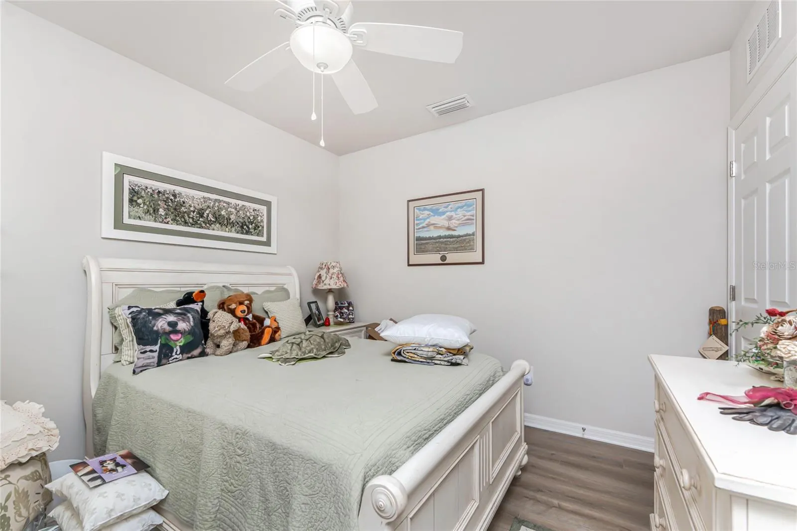 25328 E LENOX CIR