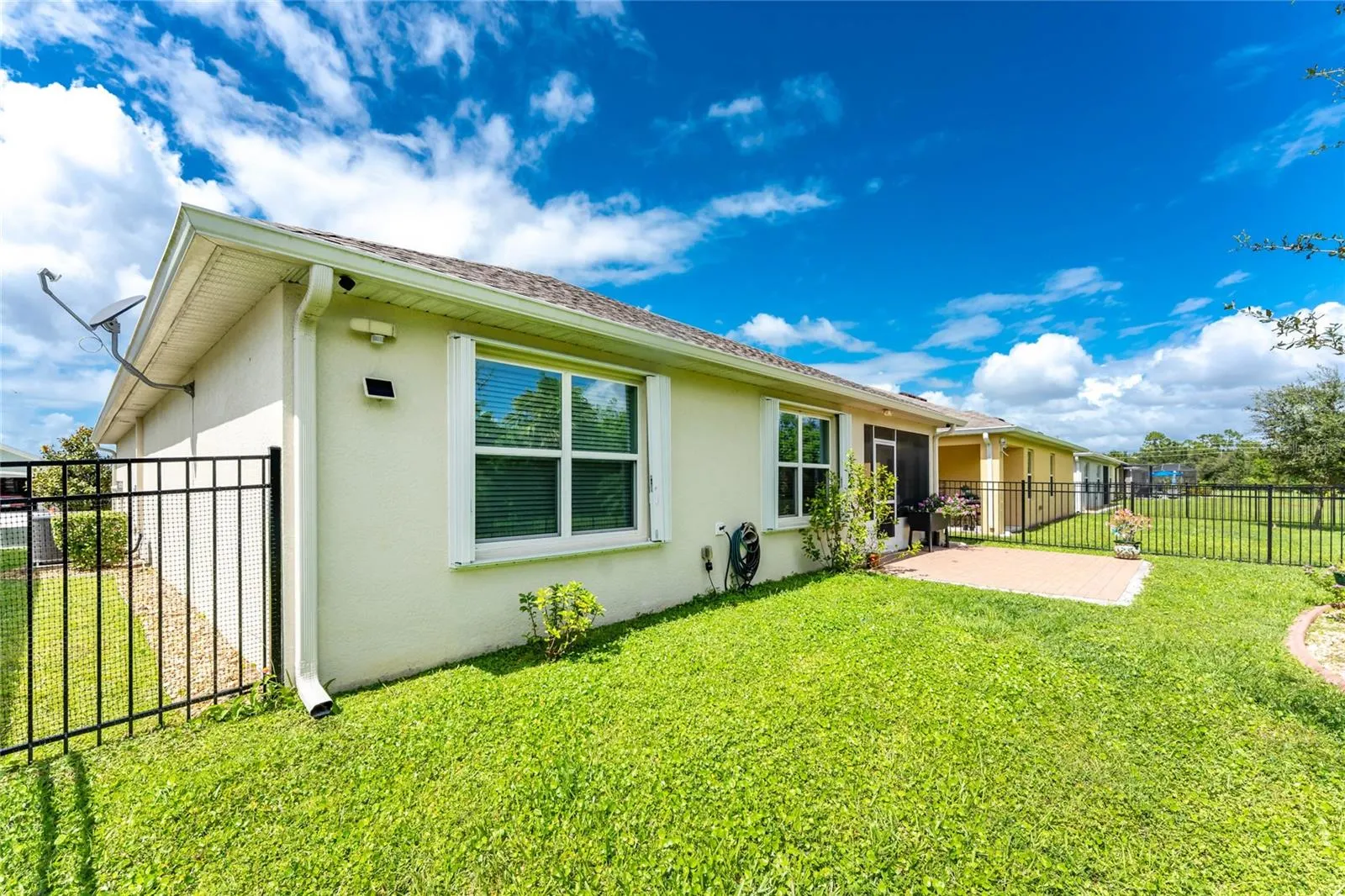 25328 E LENOX CIR