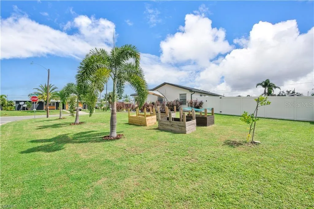 126 PALMETTO CIR NE