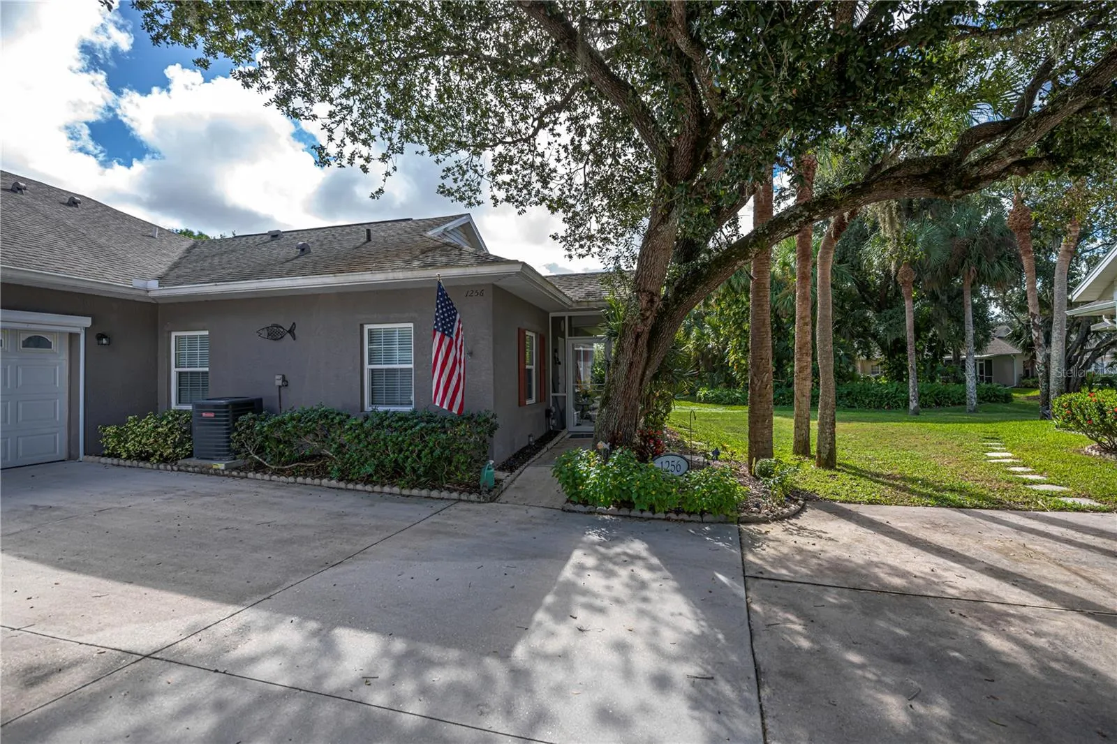 1256 GREEN OAK TRL