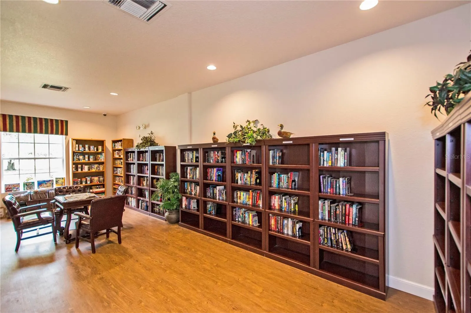 1256 GREEN OAK TRL