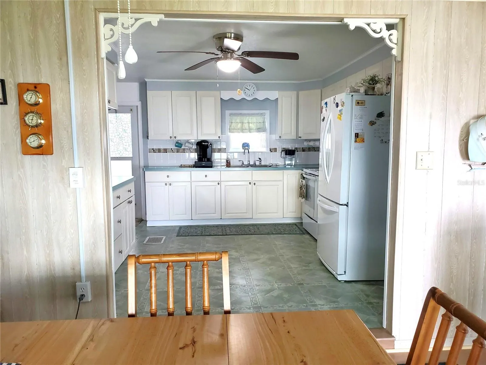 176 W MANATEE LOOP