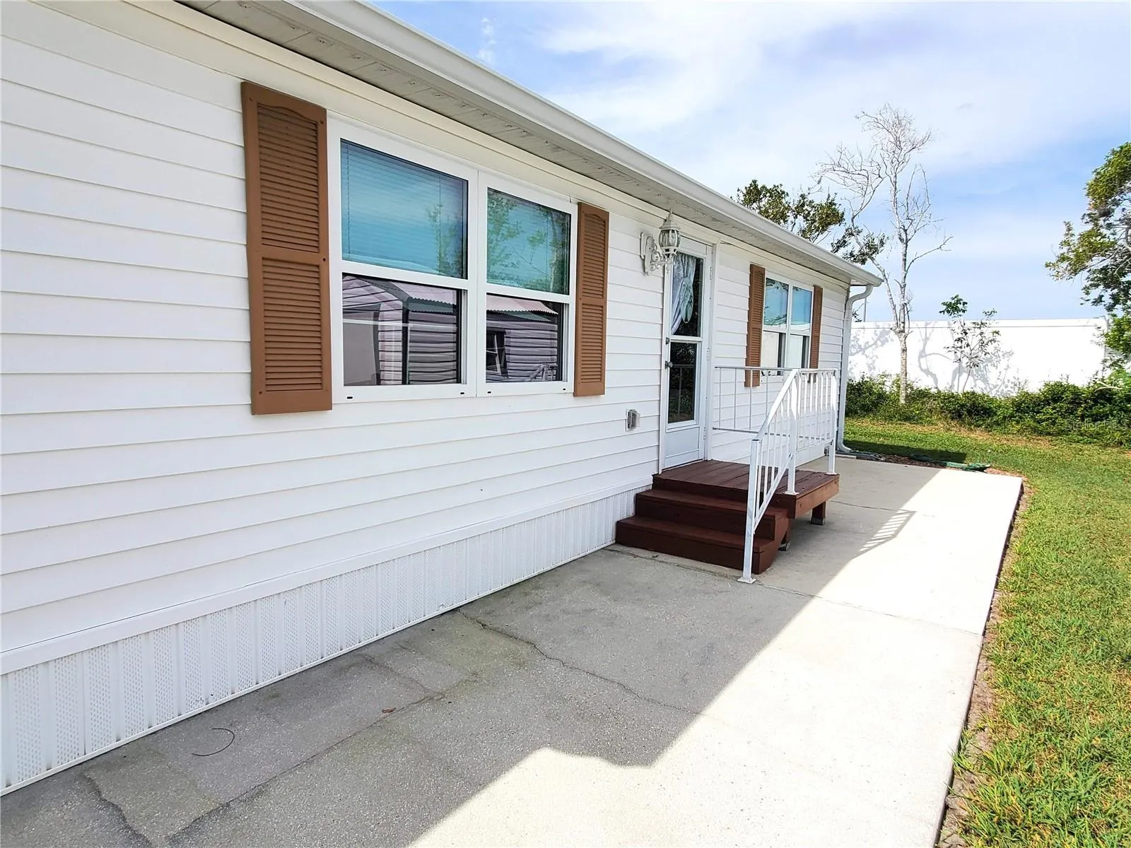 176 W MANATEE LOOP