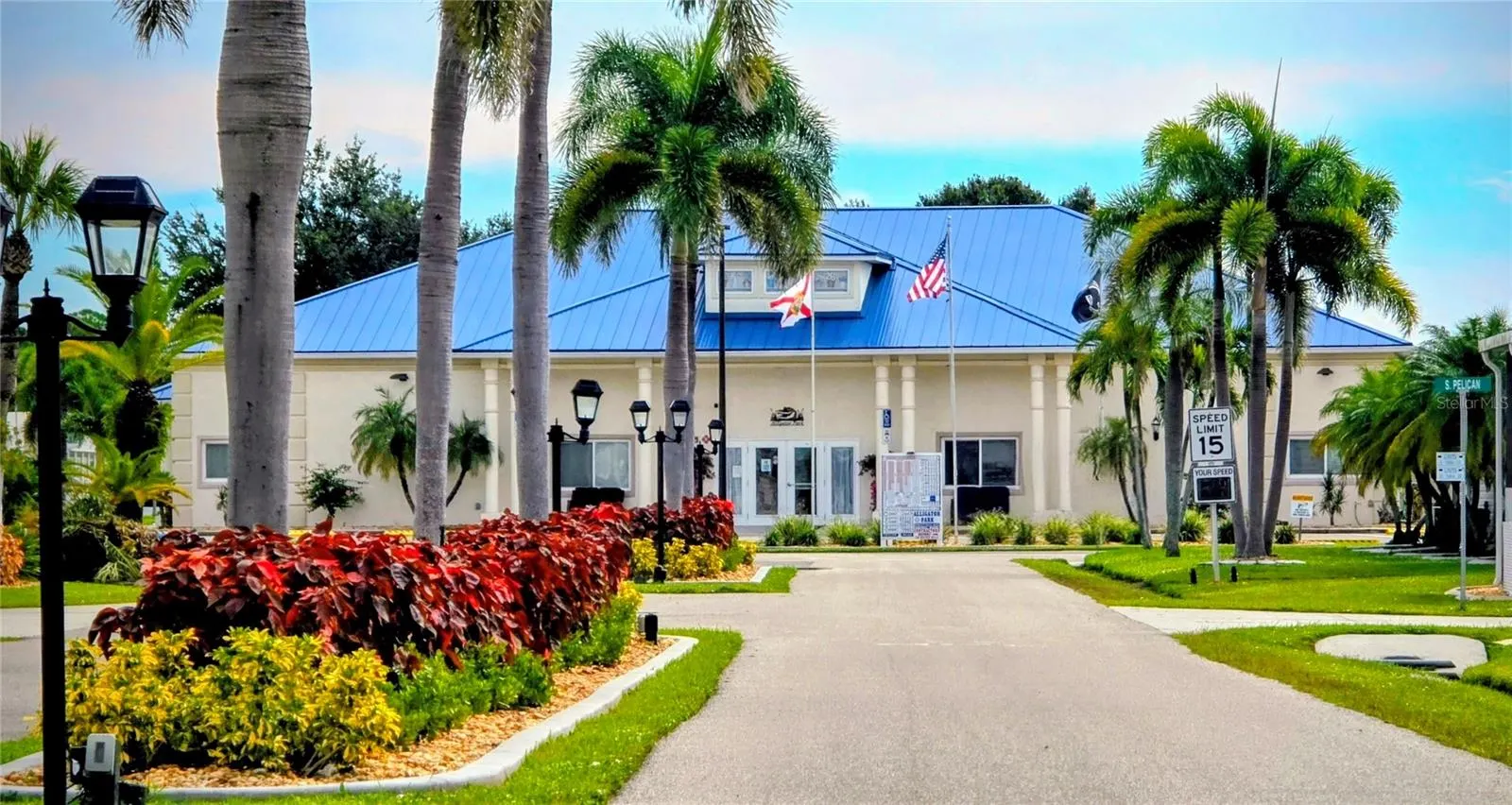 176 W MANATEE LOOP