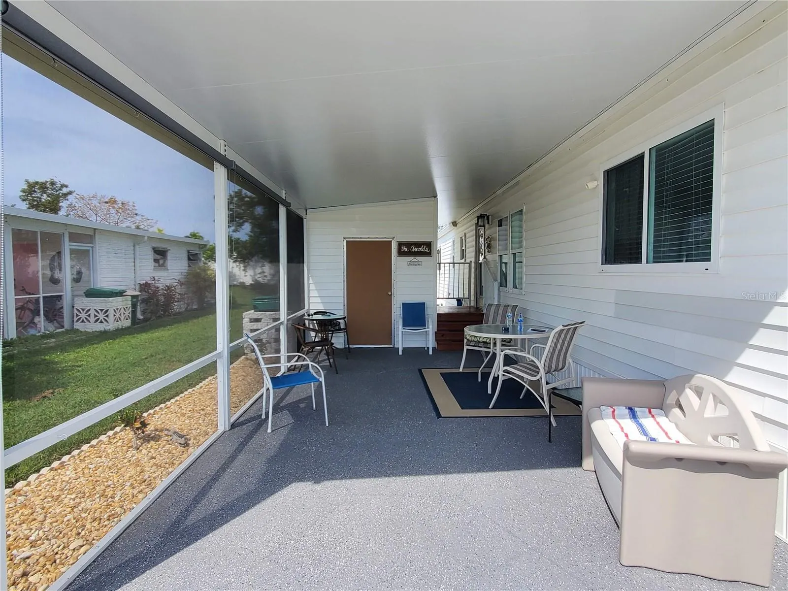 176 W MANATEE LOOP