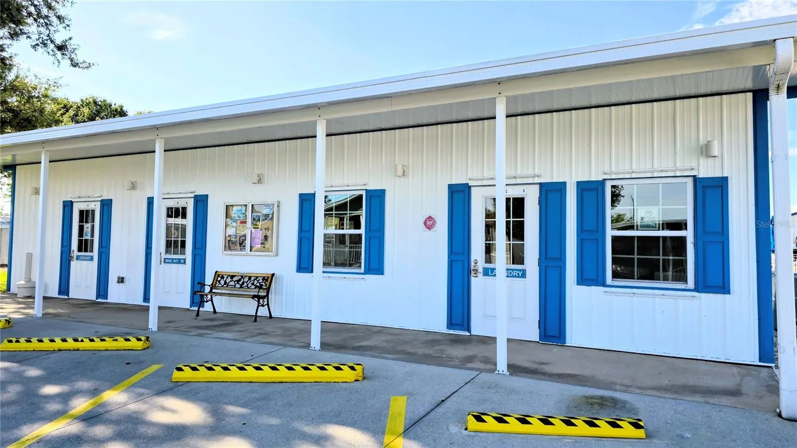 176 W MANATEE LOOP