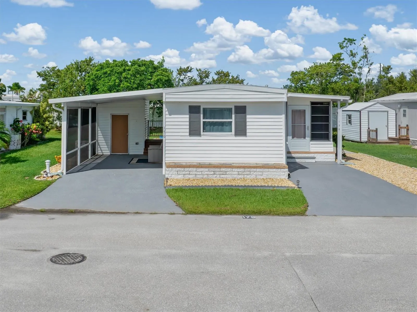 176 W MANATEE LOOP