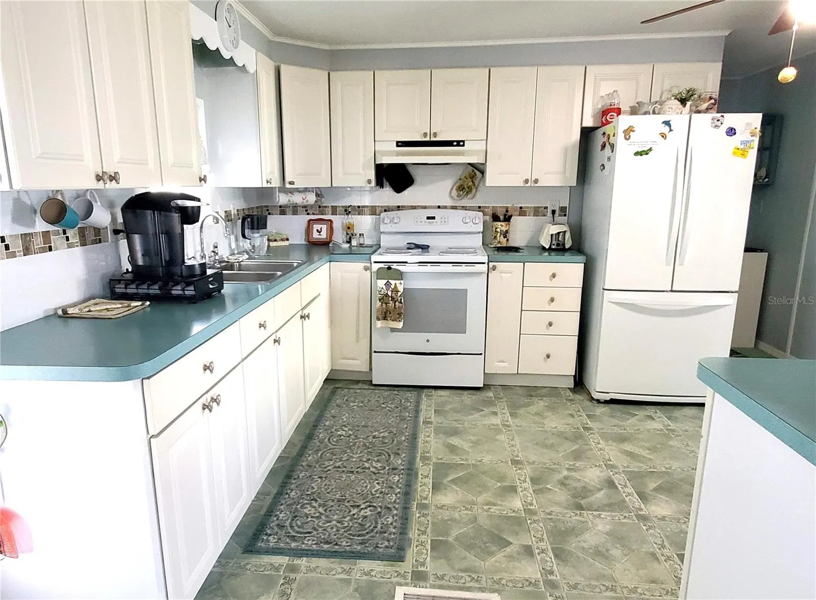 176 W MANATEE LOOP