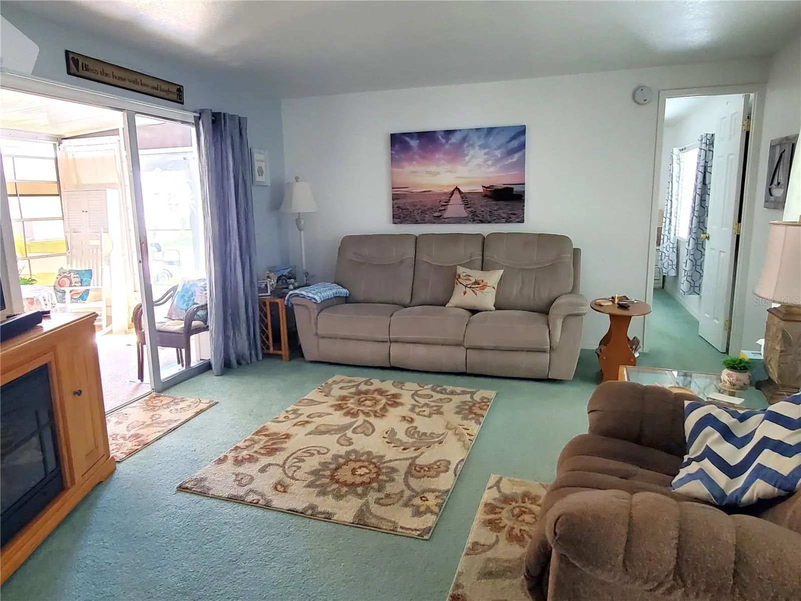 176 W MANATEE LOOP