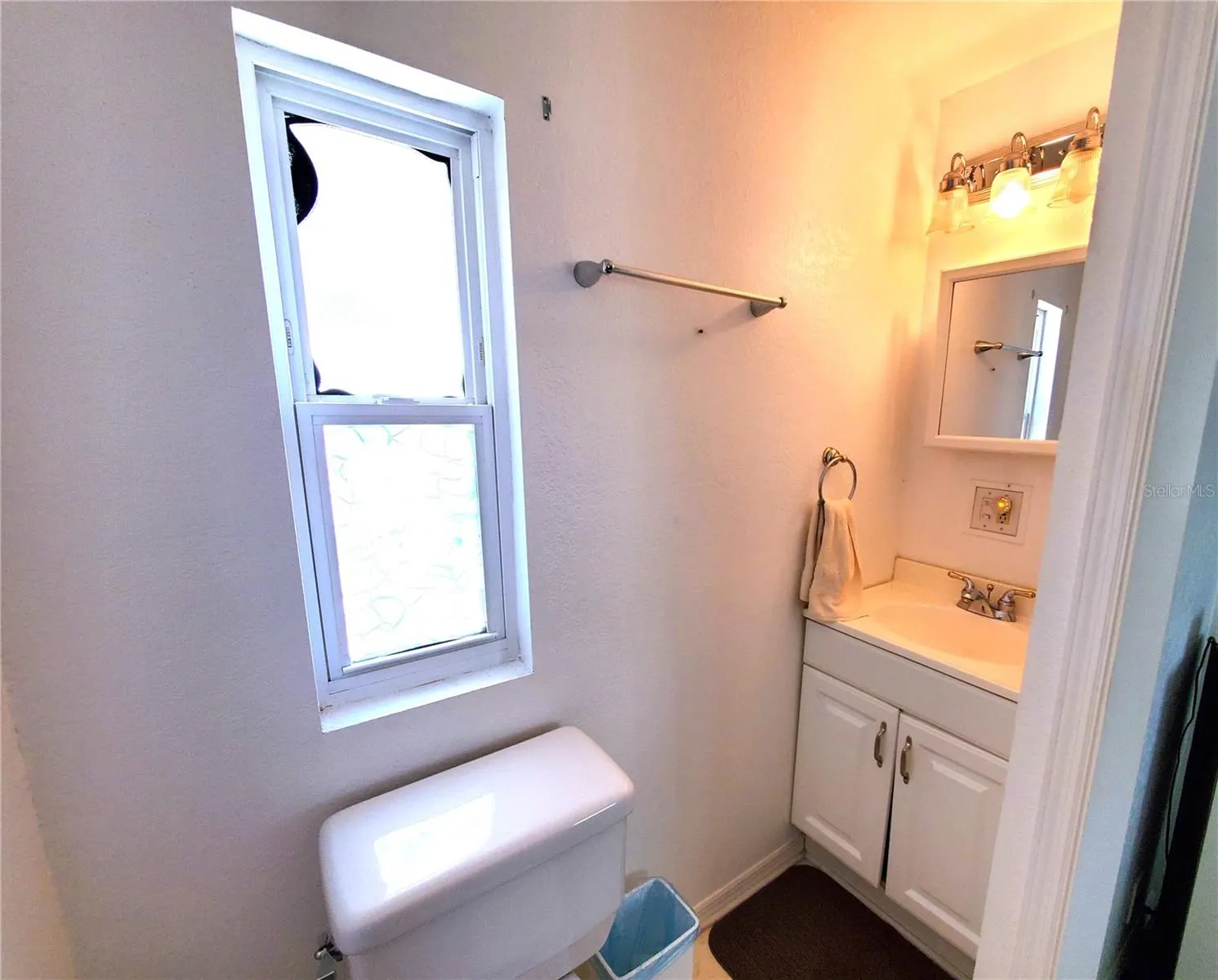 176 W MANATEE LOOP