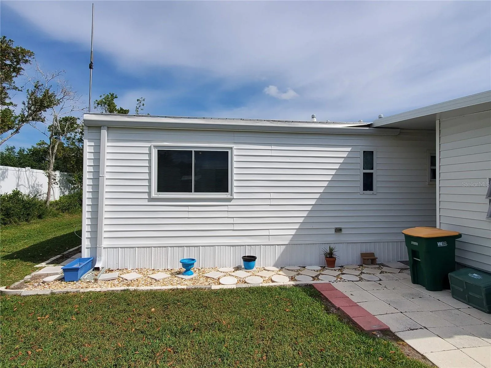 176 W MANATEE LOOP