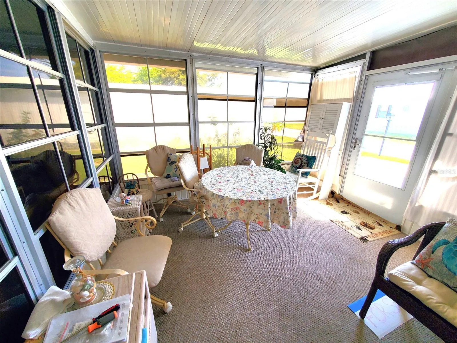 176 W MANATEE LOOP
