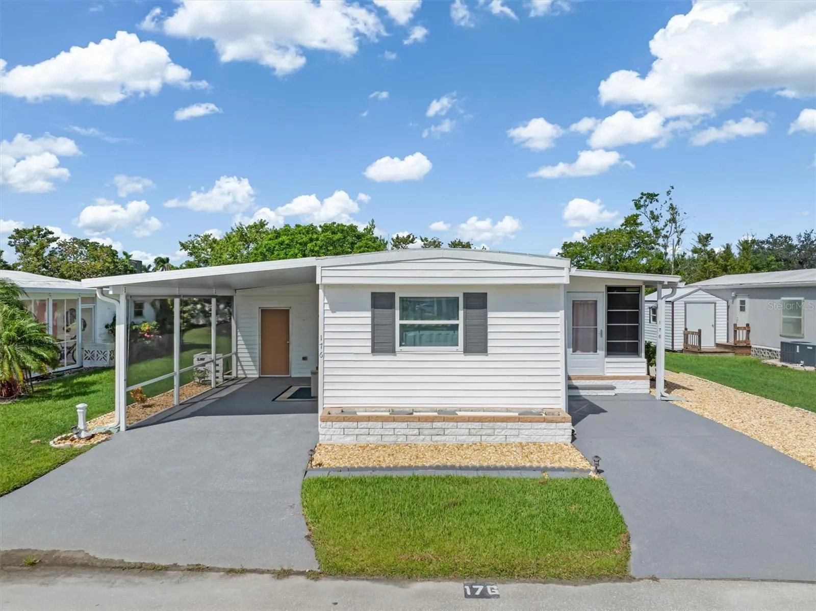 176 W MANATEE LOOP