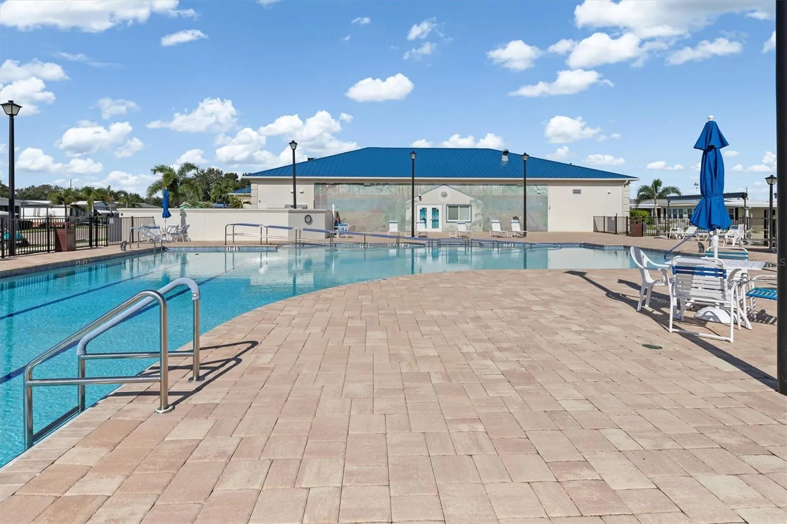 176 W MANATEE LOOP