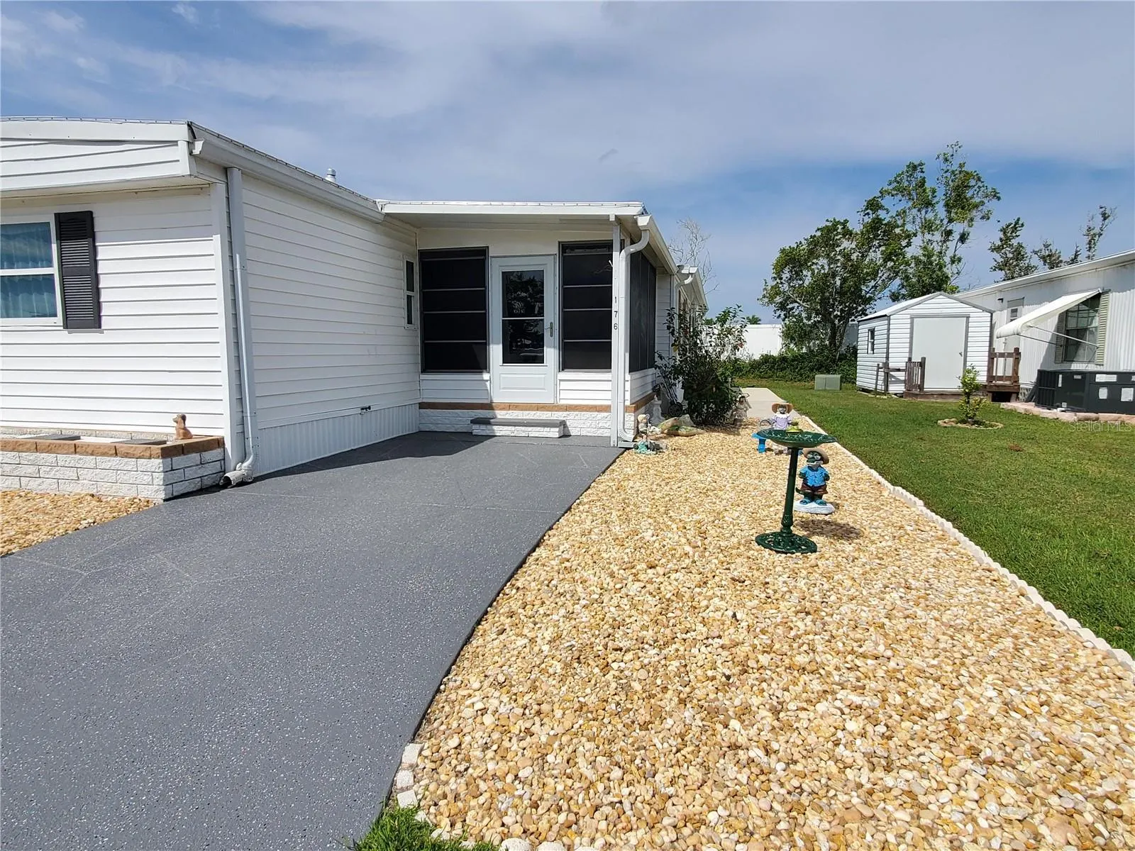 176 W MANATEE LOOP