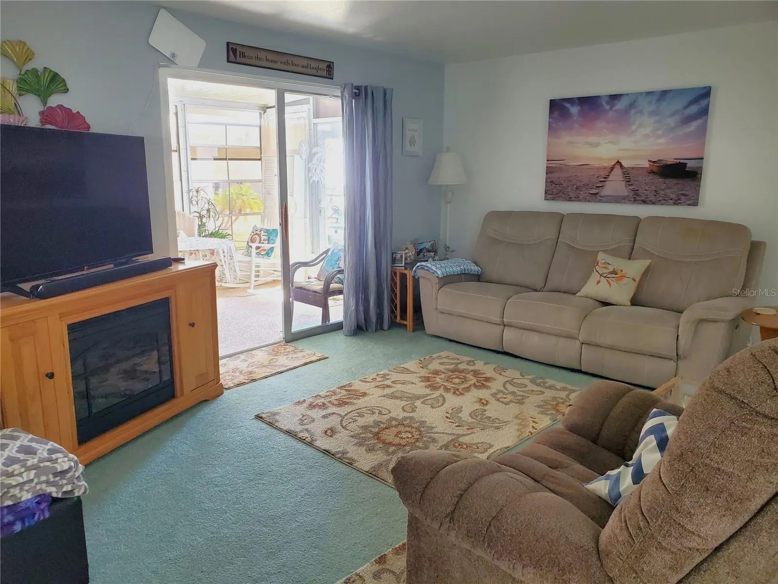 176 W MANATEE LOOP
