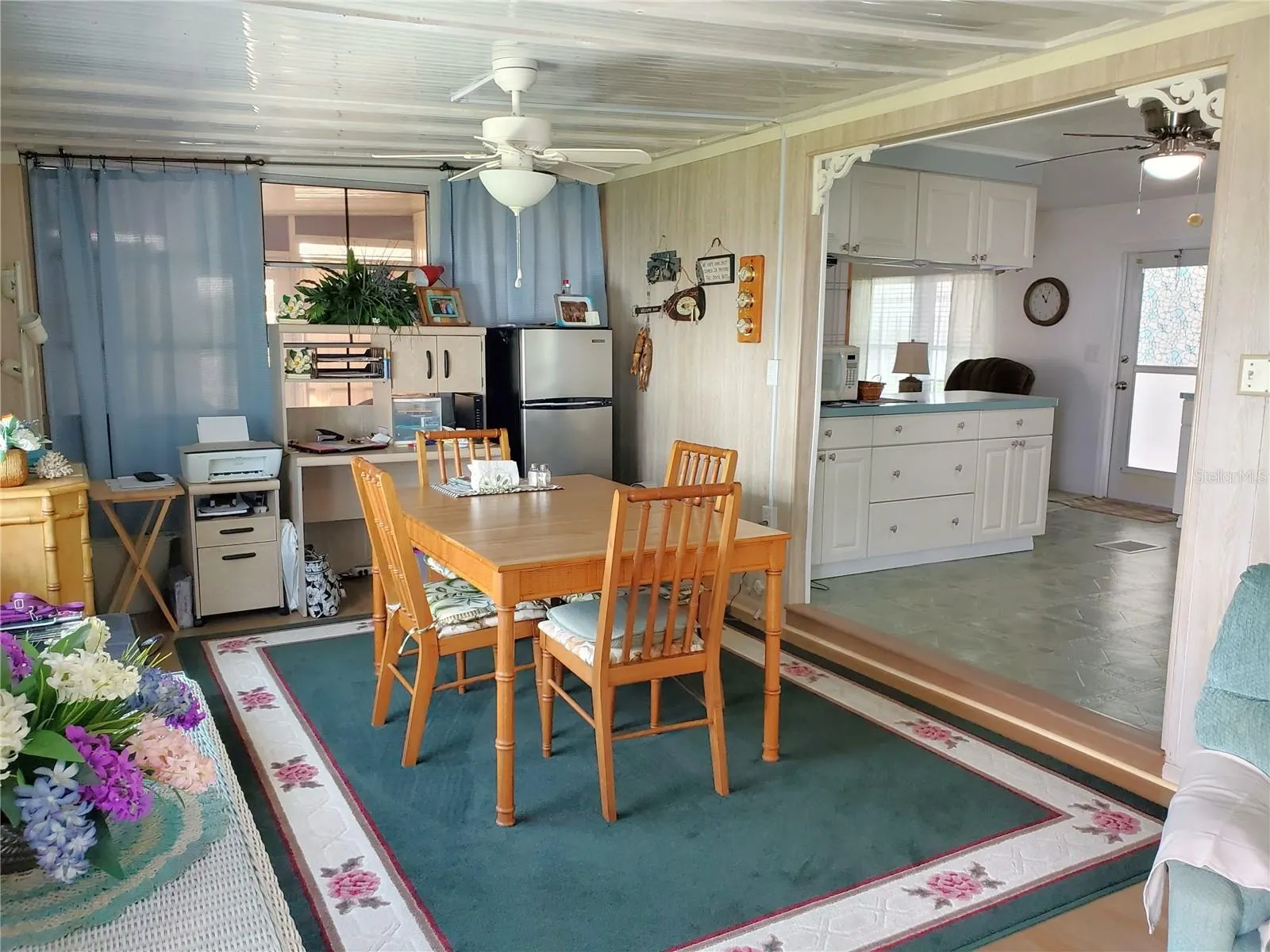 176 W MANATEE LOOP