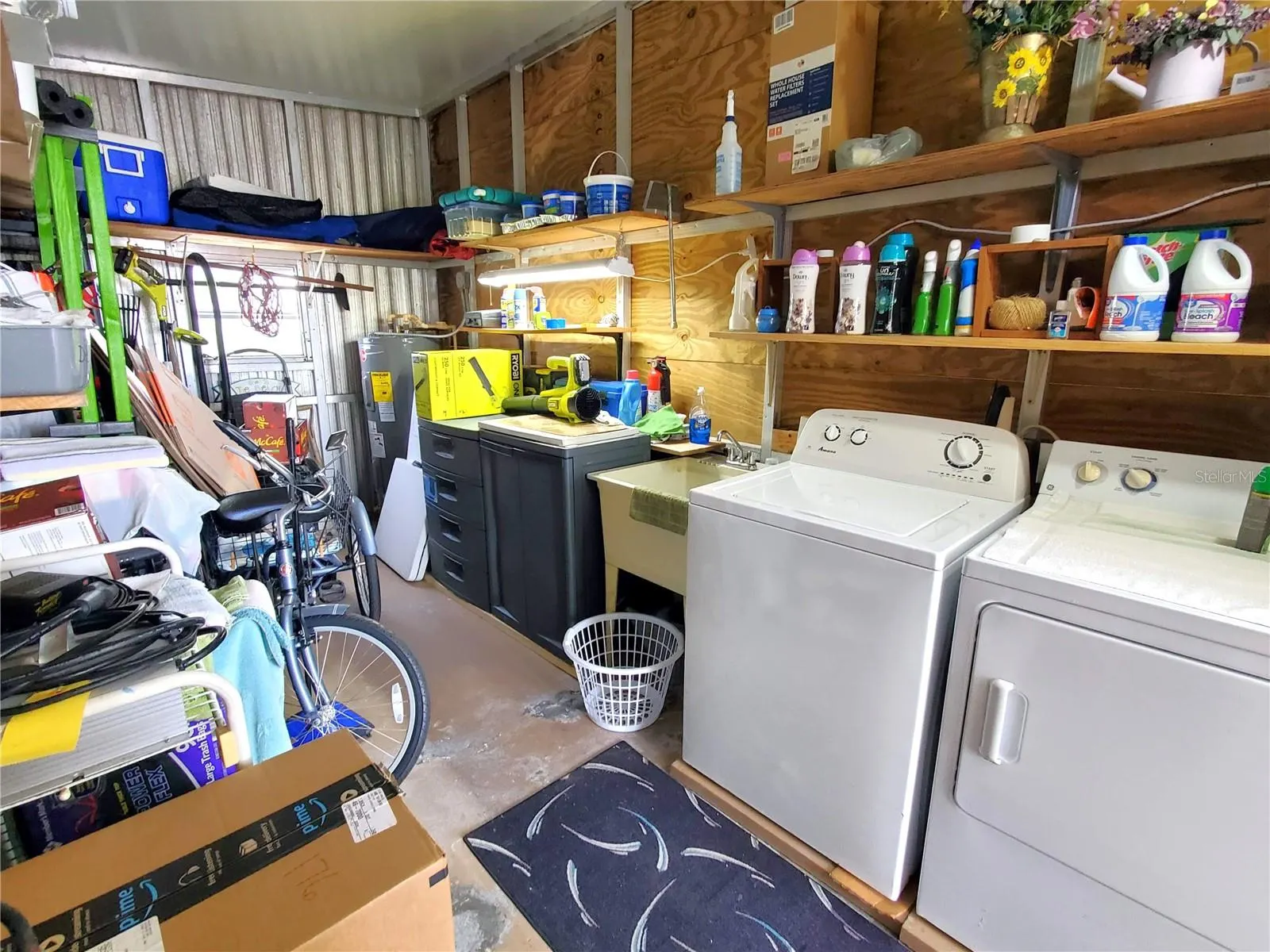 176 W MANATEE LOOP