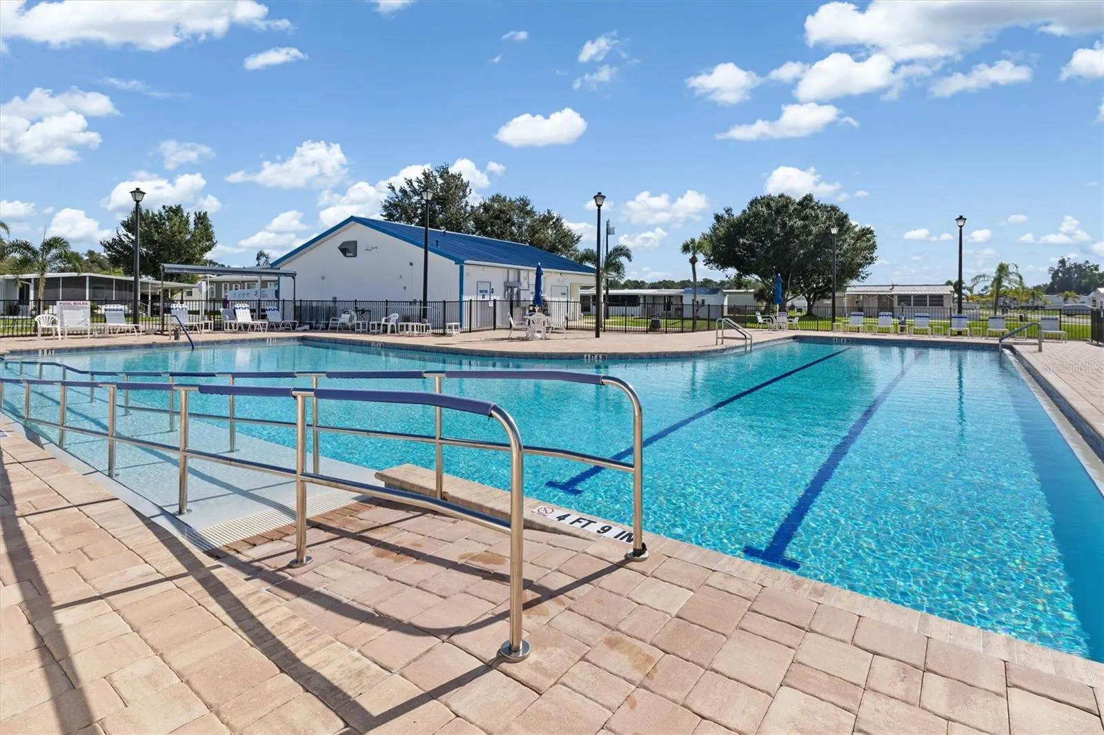 176 W MANATEE LOOP