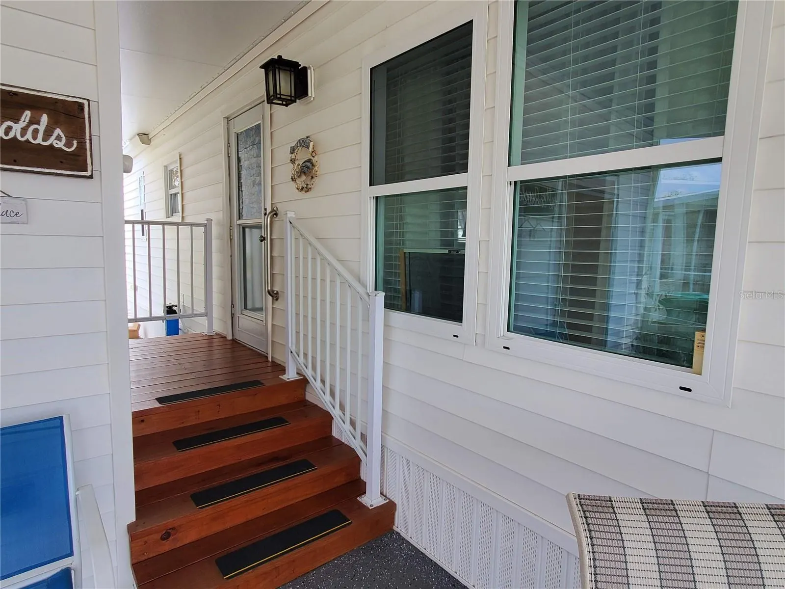 176 W MANATEE LOOP