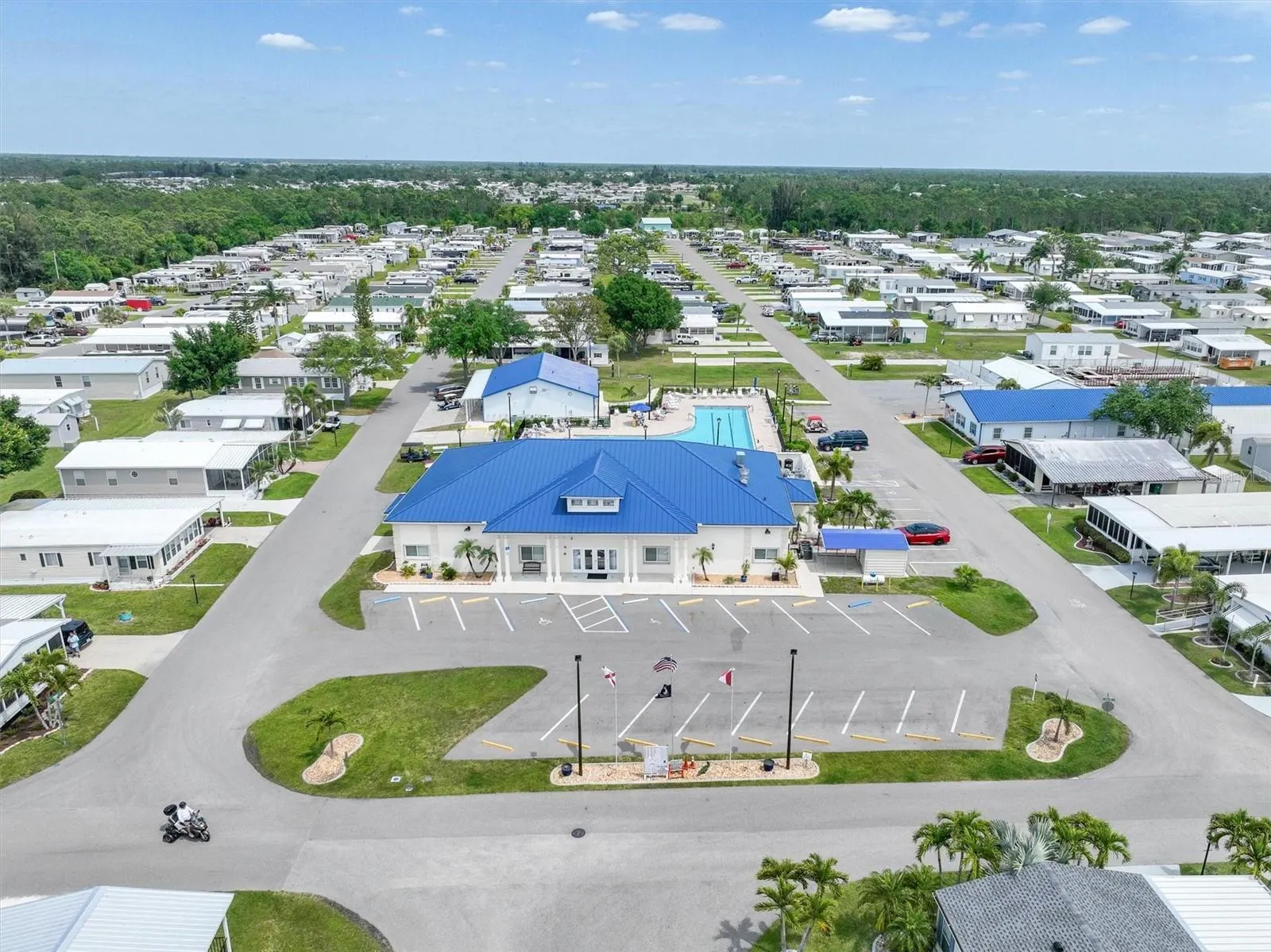 176 W MANATEE LOOP