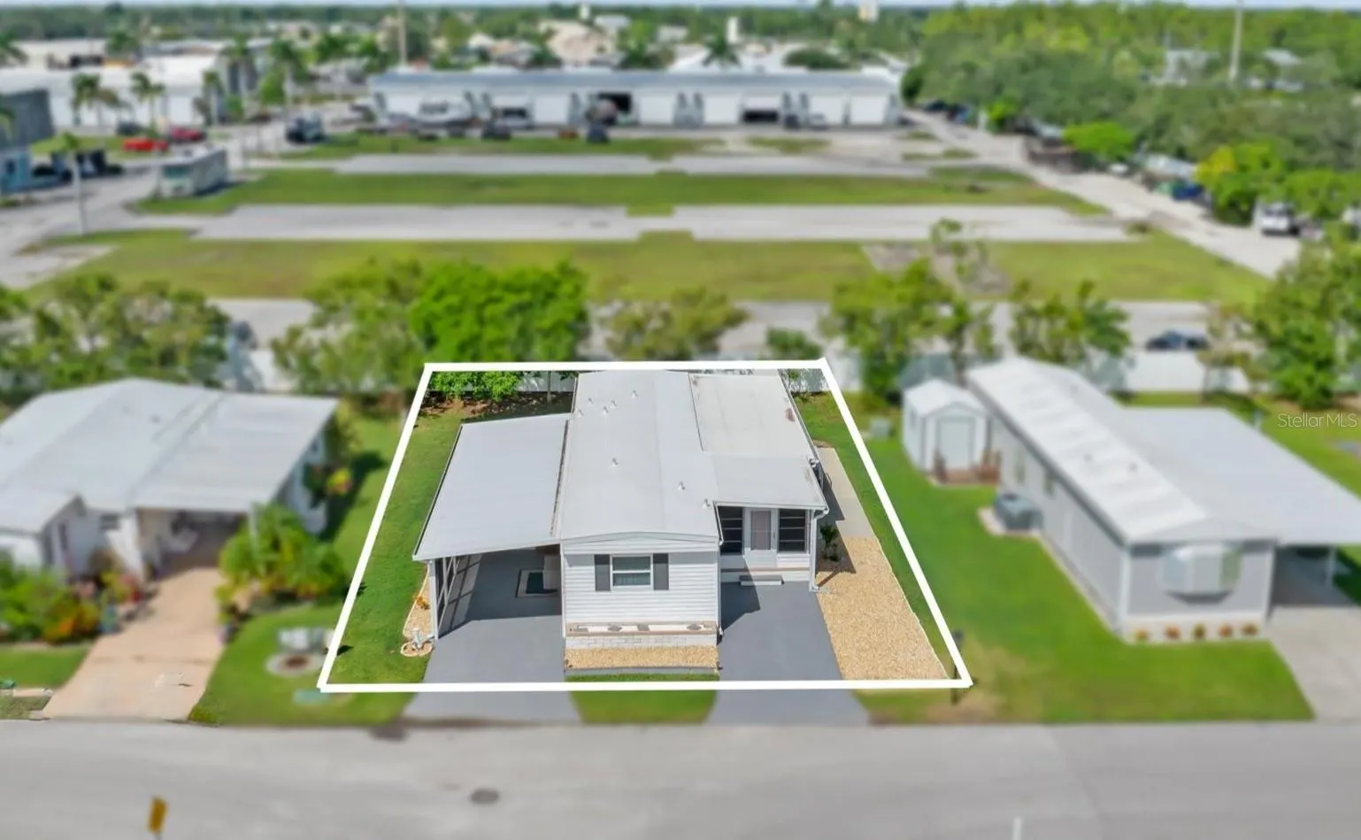 176 W MANATEE LOOP