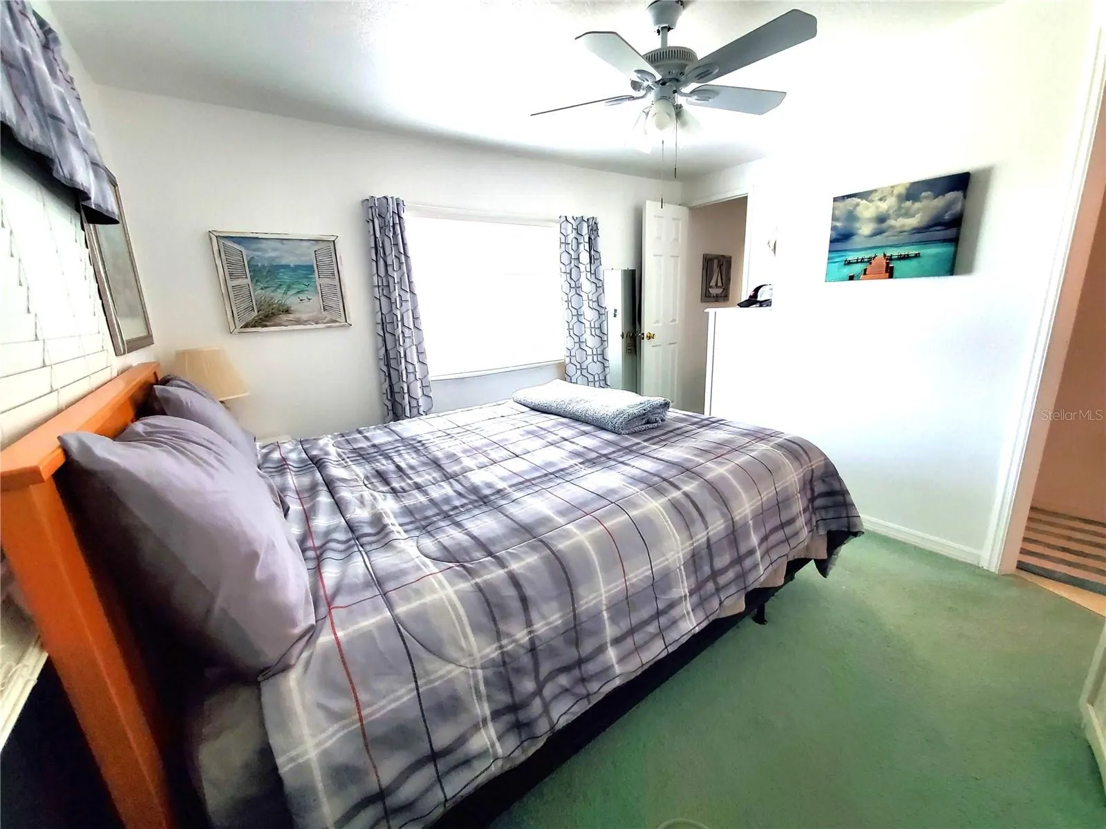 176 W MANATEE LOOP