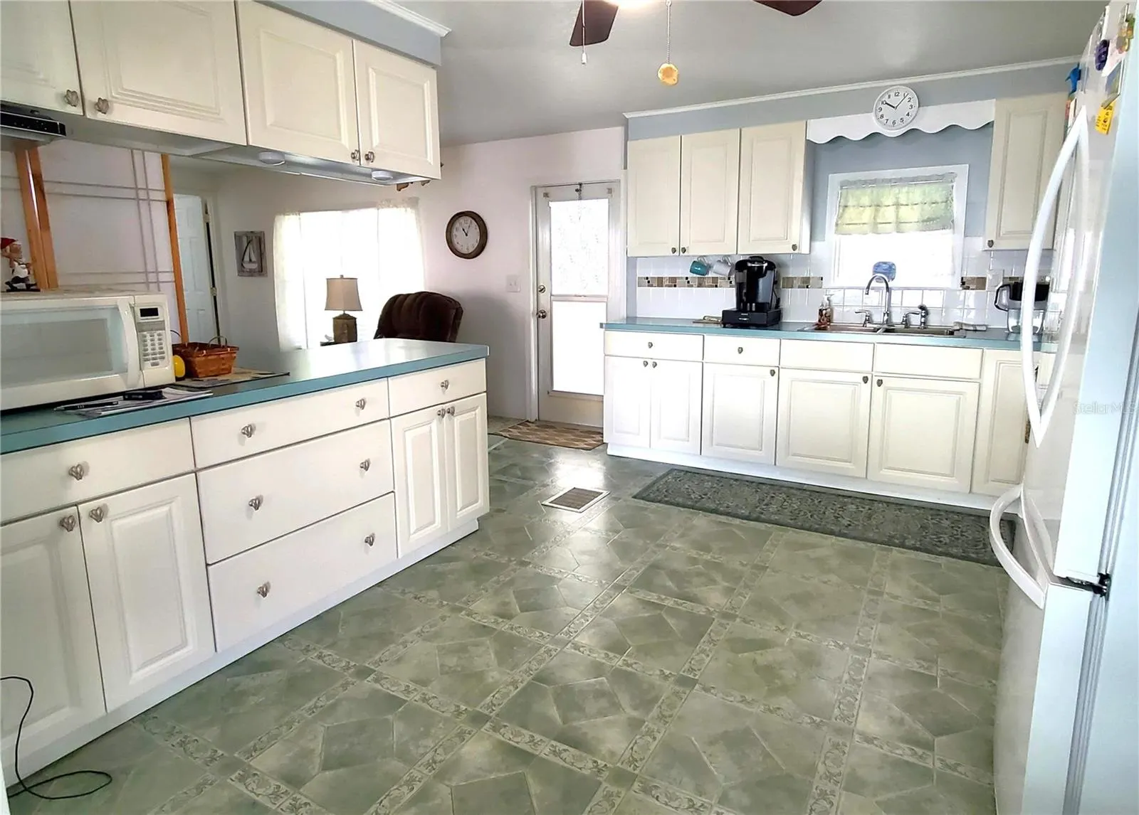 176 W MANATEE LOOP