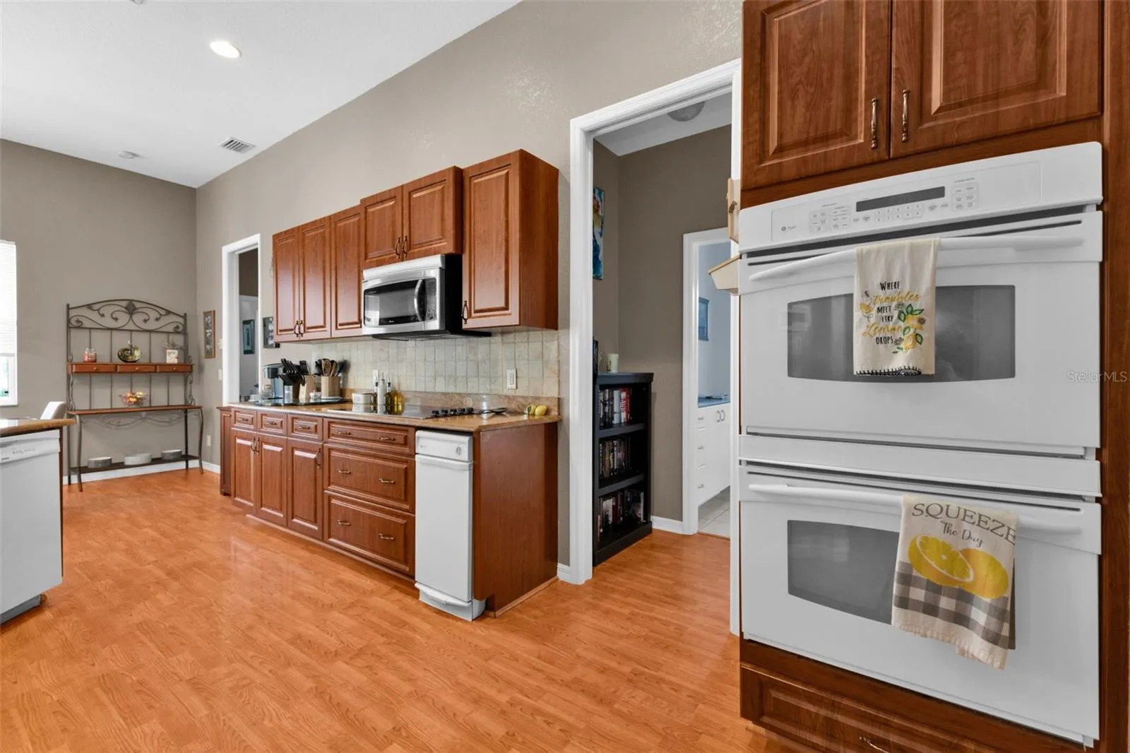 1170 PEPPERTREE LN
