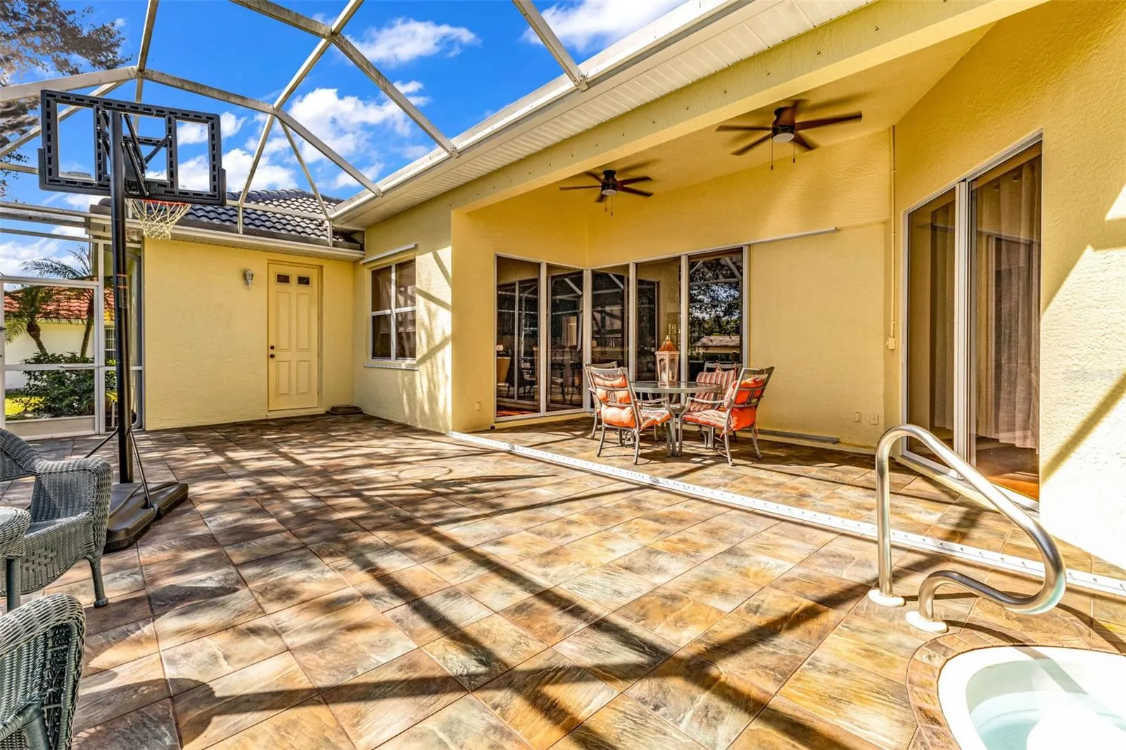 1170 PEPPERTREE LN