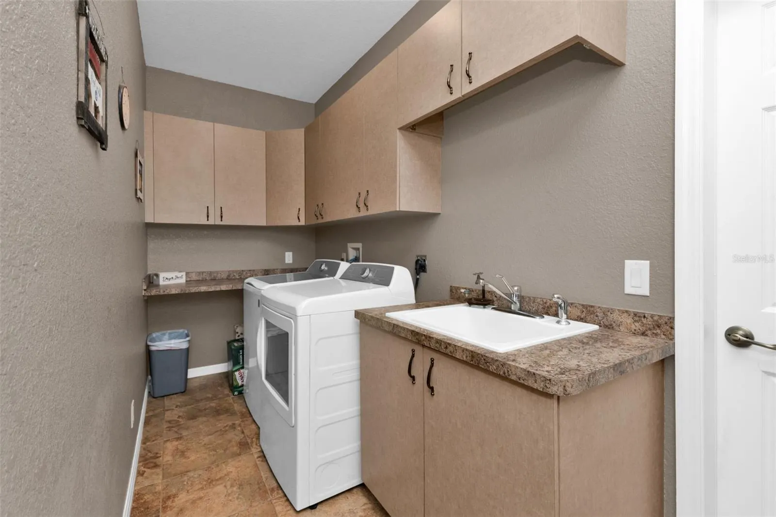 1170 PEPPERTREE LN