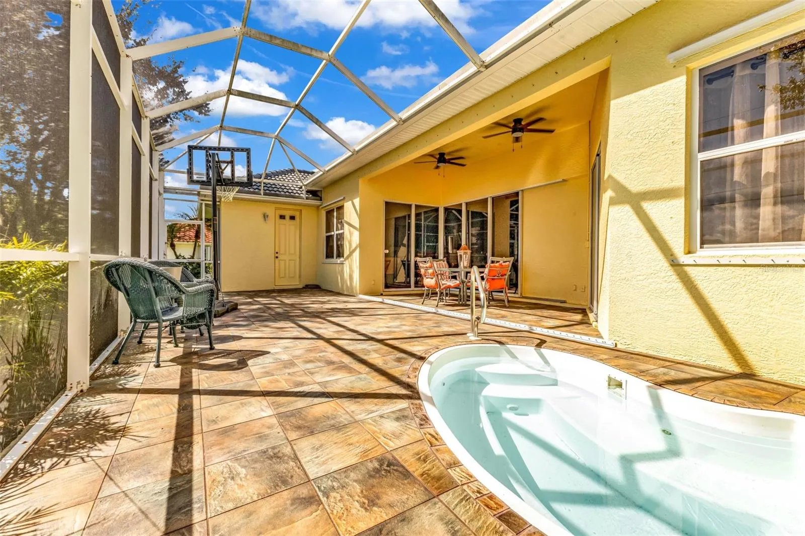 1170 PEPPERTREE LN