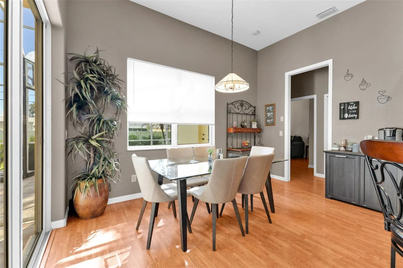 1170 PEPPERTREE LN