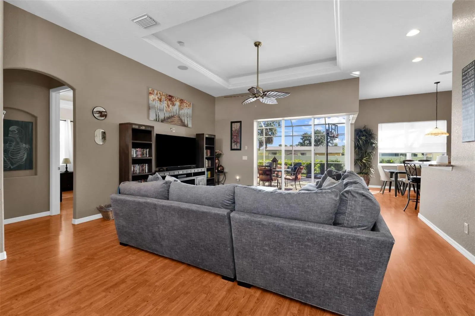 1170 PEPPERTREE LN