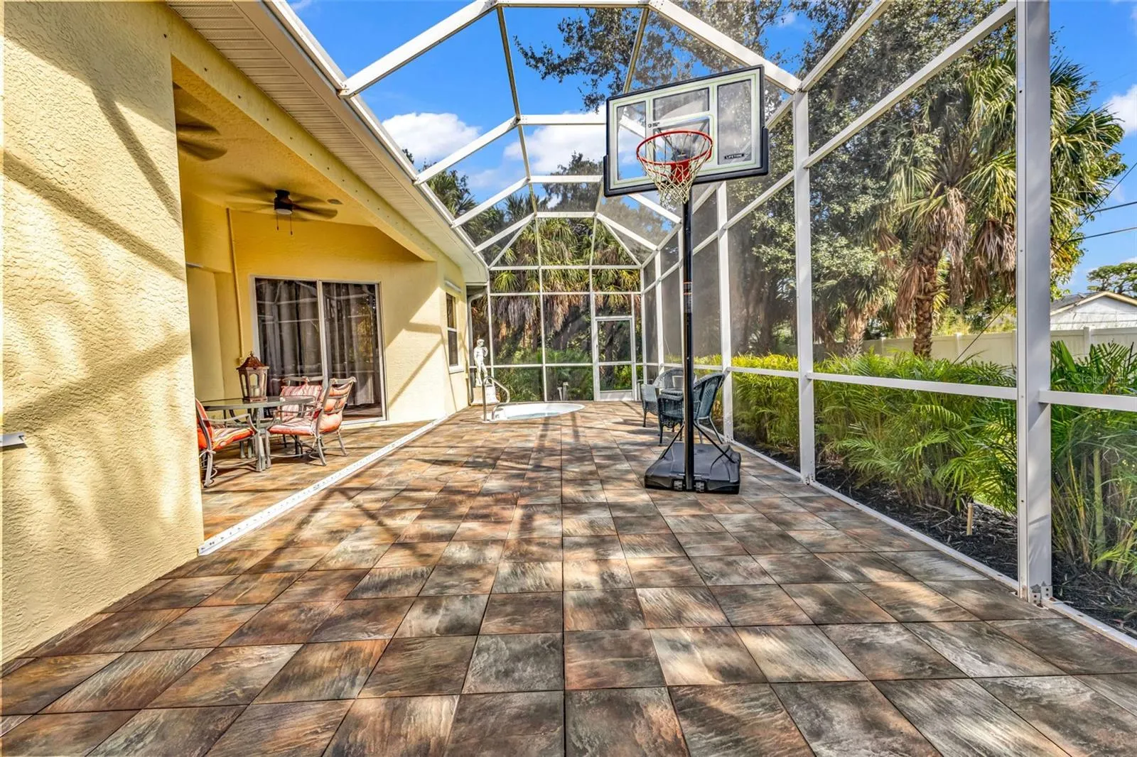 1170 PEPPERTREE LN