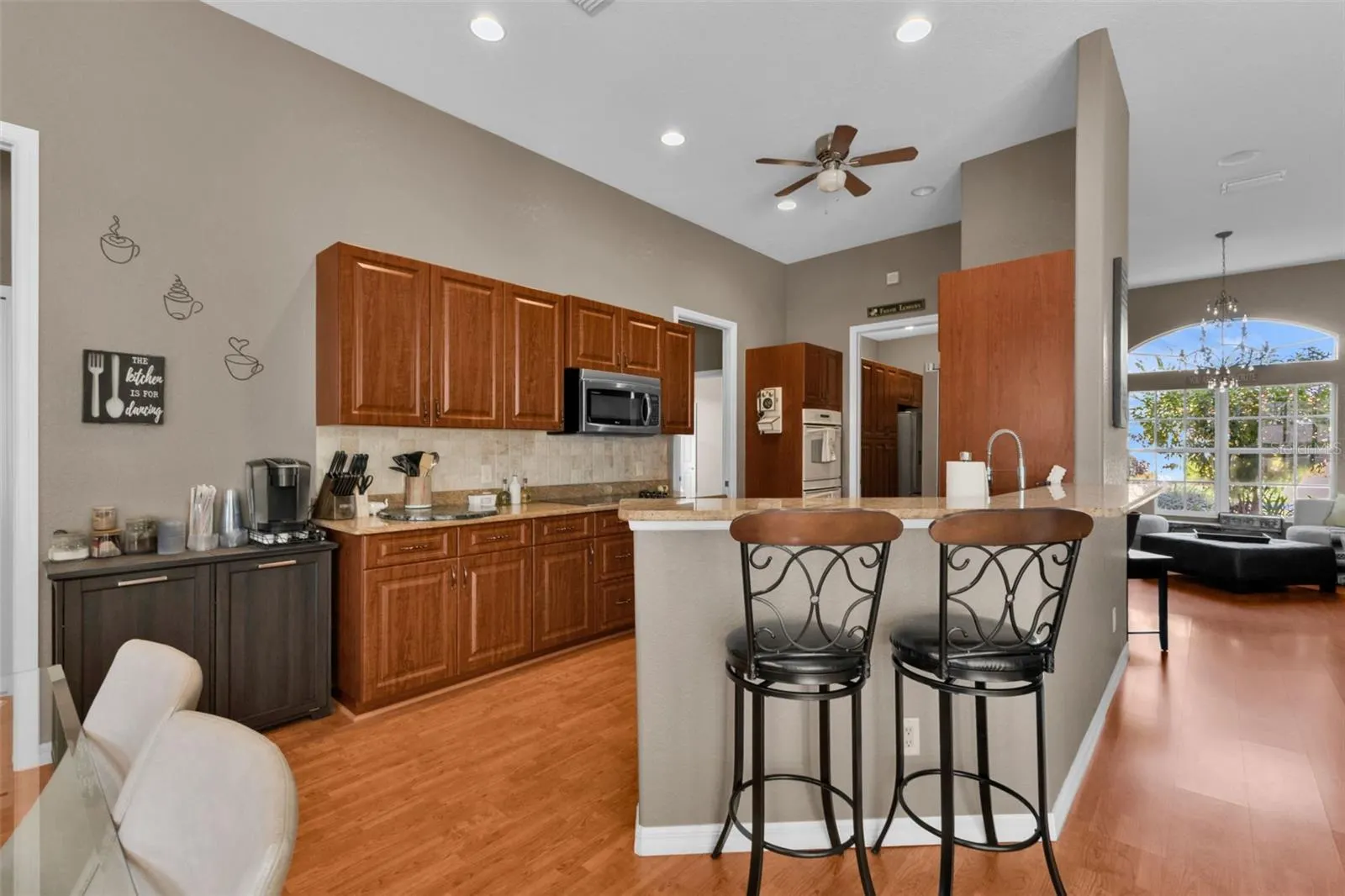 1170 PEPPERTREE LN